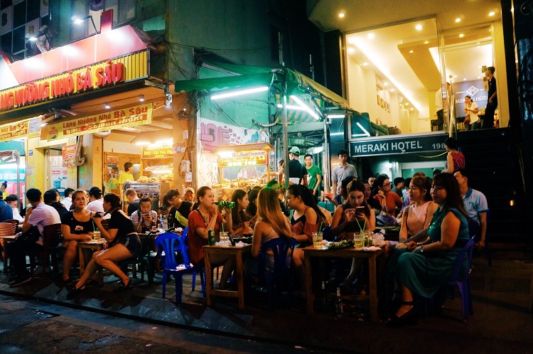 bui vien street going out at night in saigon beer